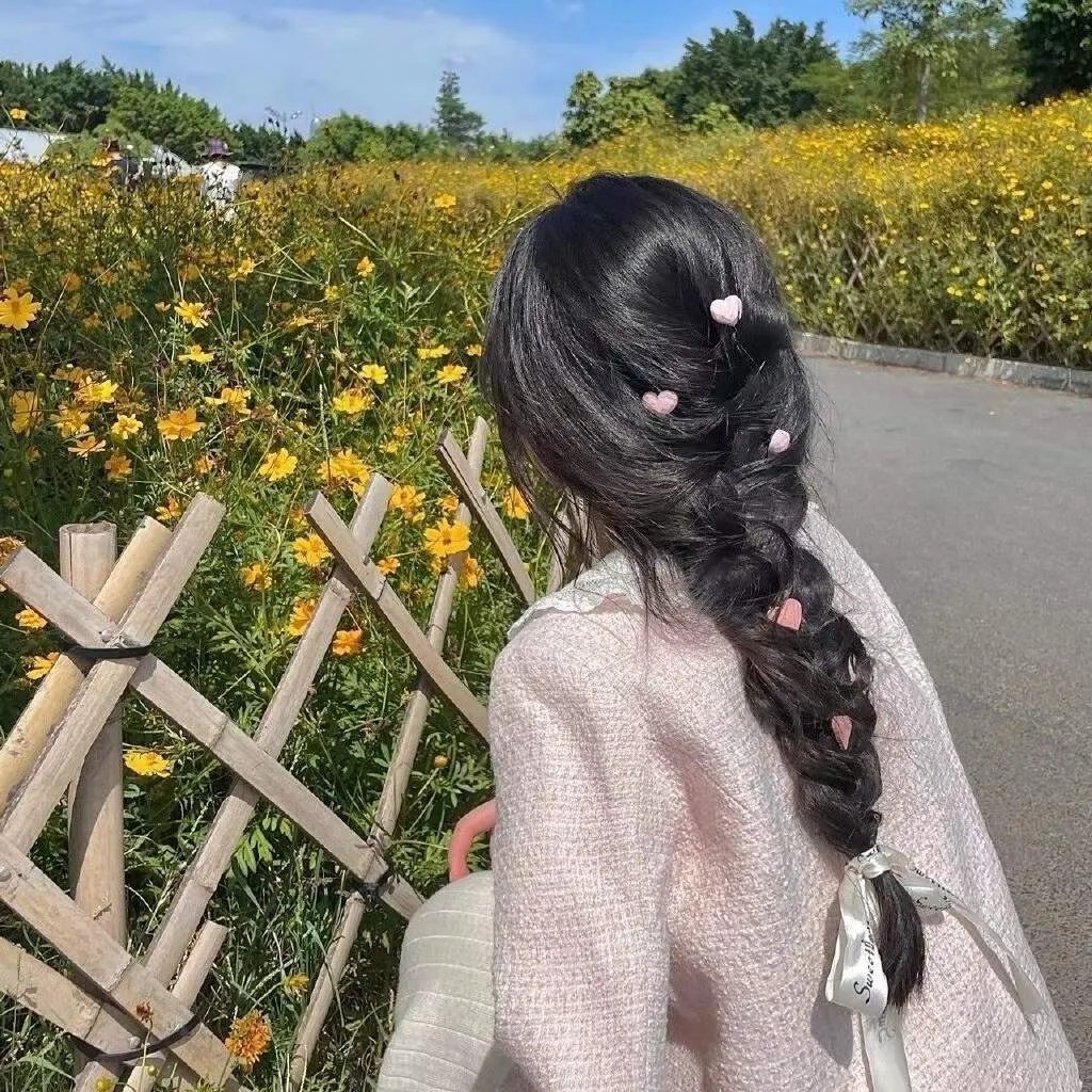 现在请开播海报